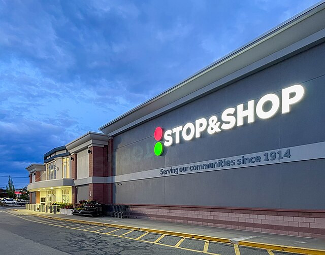 Stop & Shop to Close 32 Stores Amid Rising Competition and Inflation Pressures