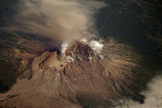 Volcano Erupts After Powerful 7.0 Earthquake Shakes Russia's Far East, Scientists Alert to Possible 9.0 Quake