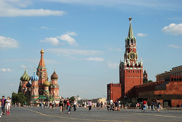 Moscow Faces One of Largest Drone Attacks as Ukraine Advances in Russian Territory