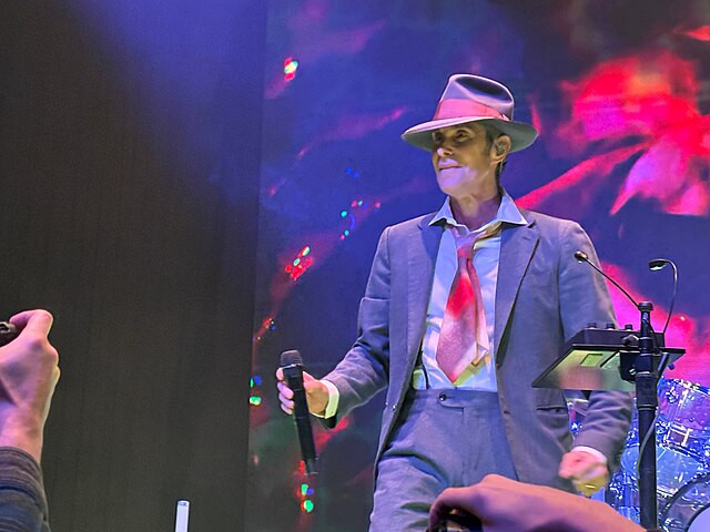 Perry Farrell Punches Dave Navarro Onstage, Forcing Abrupt End to Jane's Addiction Concert 