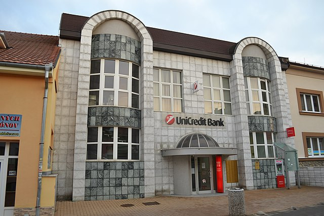 UniCredit Increases Stake in Commerzbank, Seeks Up to 29.9% Amid European Banking Consolidation Efforts