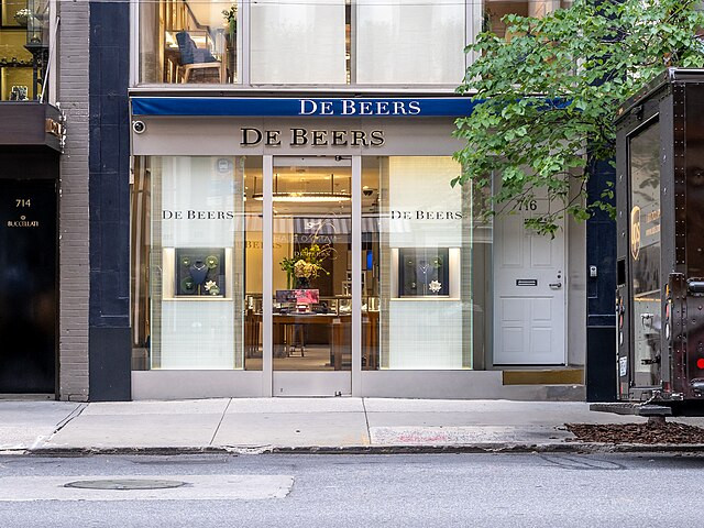 De Beers Slashes Diamond Prices by Up to 15% Amid Market Slump