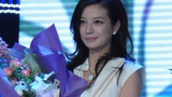 Chinese Actress Zhao Wei Confirms Divorce from Huang Youlong Amid HK$753 Million Debt Scandal
