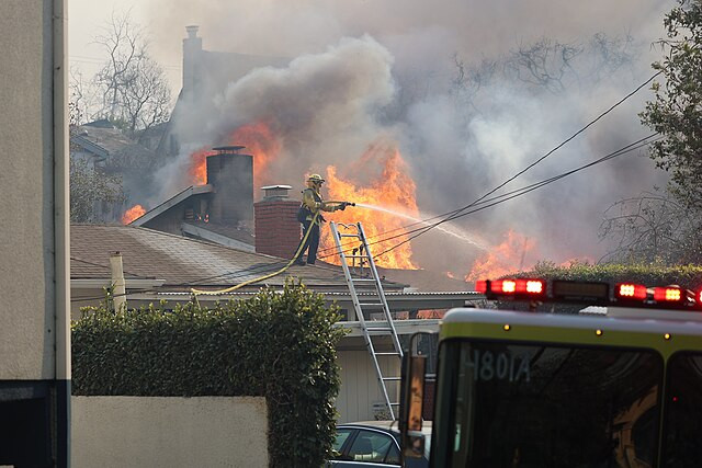 Los Angeles Wildfire Death Toll Hits 24 as Fierce Santa Ana Winds Threaten Further Devastation