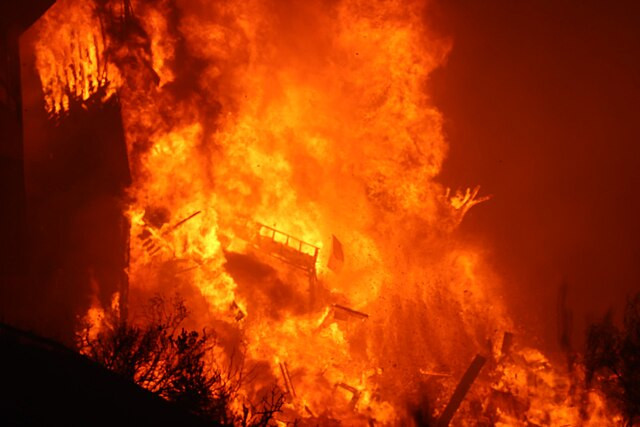 Santa Ana Winds Return, Heightening Fire Risks in Southern California