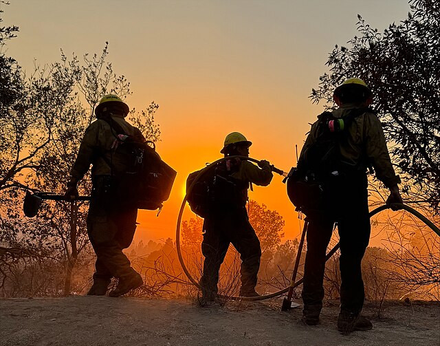 Fast-Moving Hughes Fire Rages Near LA, Grows to 10,000 Acres, 31,000 Residents Evacuated