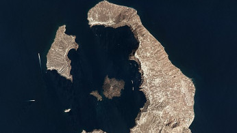 Over 1,000 Earthquakes Strike Santorini as Thousands Flee Famed Greek Island