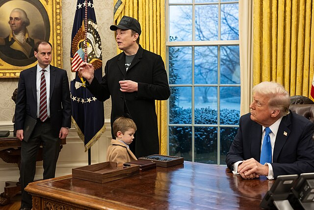 Hackers Target HUD Screens With AI Clip of Trump Kissing Musk’s Feet
