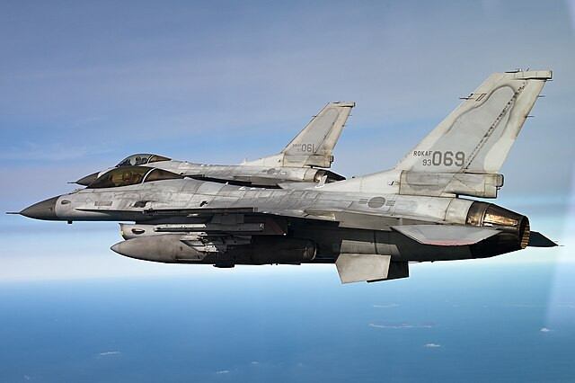 Two South Korean KF-16 Fighter Jets Accidentally Drop Bombs on Civilian Area, Injuring at Least 15
