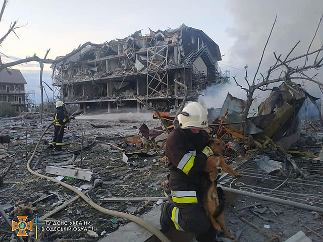 Russian Strikes Kill At Least 25 in Ukraine 