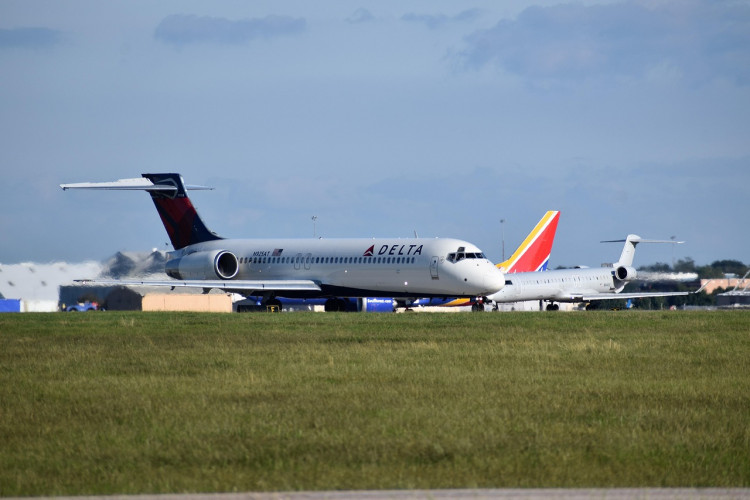 Engine Fire on Delta A330 Prompts Emergency Evacuation at Orlando Airport; No Injuries Among 282 Passengers