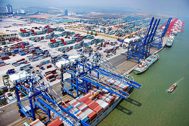 China Shipments to U.S. Collapse as Trump’s Tariffs Hit Supply Chains, Retailers Warn of Shortages