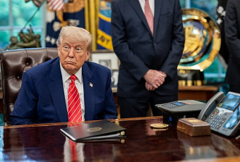 Qatar’s Boeing 747 Gift to Trump Sparks Emoluments Clause Scrutiny and Democratic Backlash