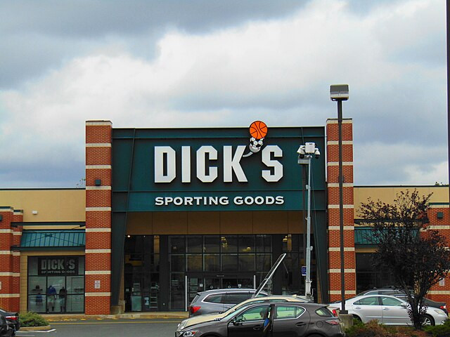 Dick’s Sporting Goods to Acquire Foot Locker for $2.4 Billion in High-Stakes Nike Market Play