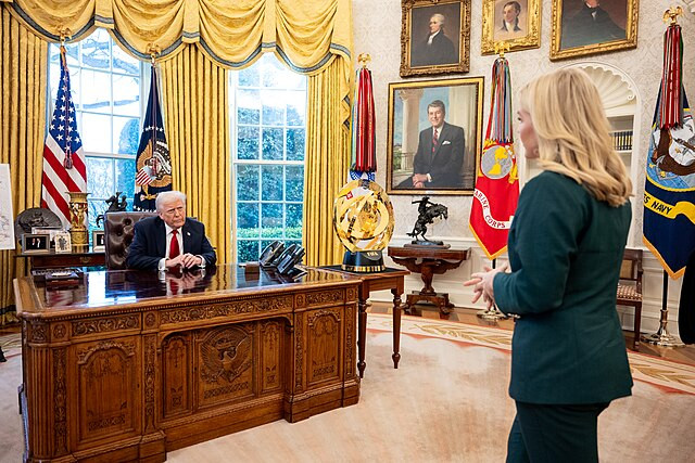 Trump Attacks Powell Again in Handwritten Letter, Urges ‘Big’ Rate Cut