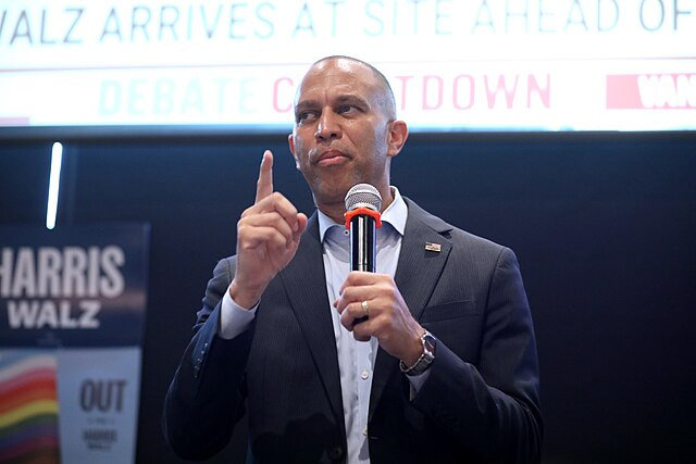 Jeffries Delivers Six-Hour Floor Speech to Stall Trump-Backed Tax and Spending Bill Vote