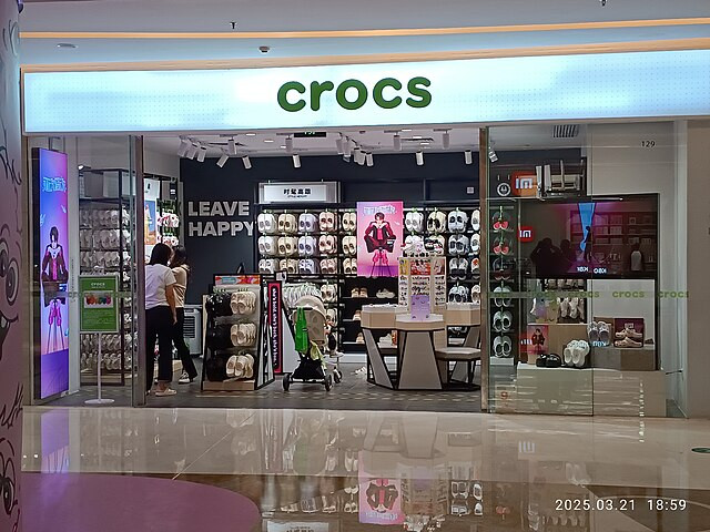 Crocs Shares Plunge 29% After Sales Warning, $90 Million Tariff Hit, and Shift Away From ‘Ugly Shoe’ Trend
