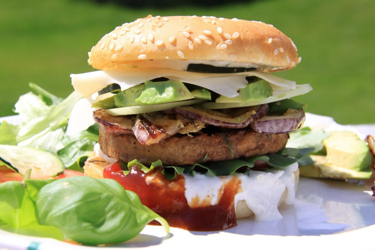 EU Parliament Votes to Ban ‘Veggie Burger’ Label, Sparking Clash Over Plant-Based Food Names