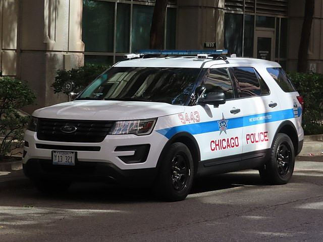 Chicago Comedy Club Manager’s Detention During Federal Raid Ignites Public Backlash