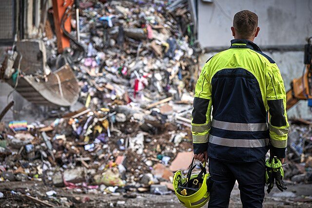 Russia Pounds Kyiv as Trump-Brokered Peace Plan Gains Momentum, Killing at Least Six in Overnight Strikes