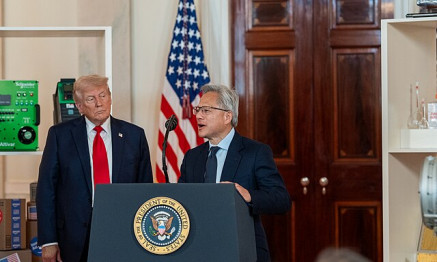 U.S. Greenlights H200 Shipments to China, Triggering Security Backlash and 25% Import Tax Requirement