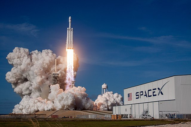 SpaceX Targets $25 Billion+ IPO, $1.5 Trillion Valuation as Starlink Drives 2026 Mega Listing