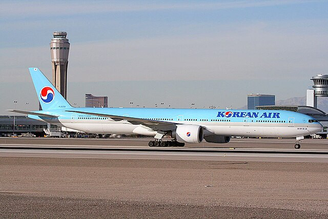 China-to-Korea Tourist Surge Tops 4.7 Million After Japan Warning, Stirring Backlash in Seoul