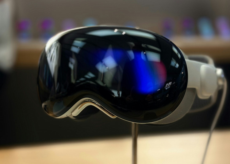 Apple Cuts at Least 60 Vision Jobs as AI and Siri Take Priority Over Next Vision Pro