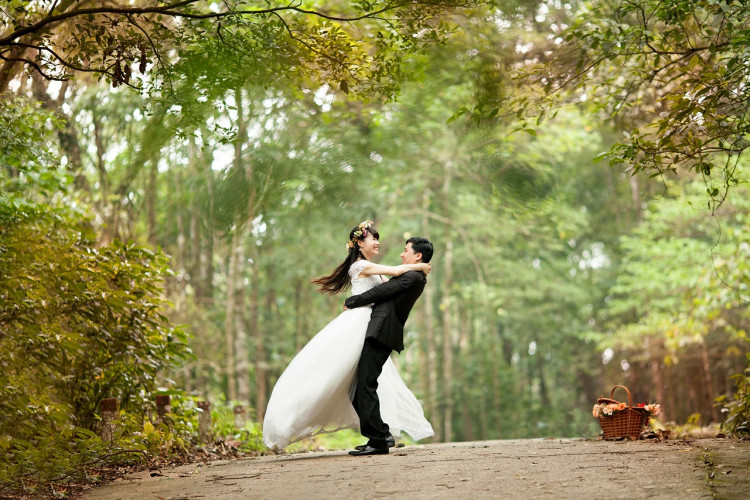 Wedding Made Extravagant, Bat Mobile and Other Luxurious Things Present