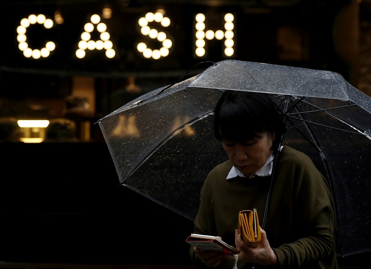 Giving Umbrella Covers on Rainy Days Makes Hong Kong a Top Plastic Polluter