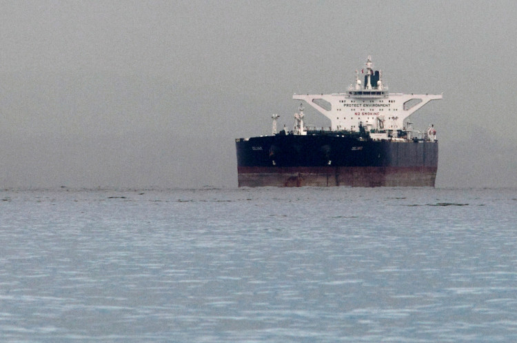  Iranian crude oil supertanker "Delvar"