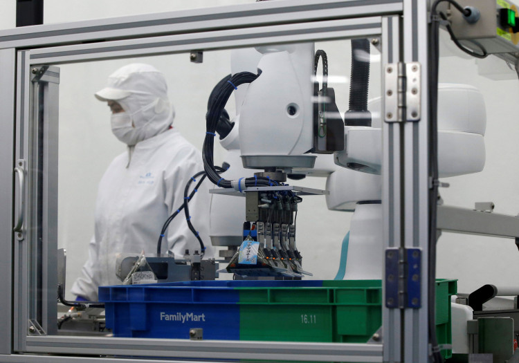  Kawasaki Heavy Industries' collaborative robot stacks rice balls at Delicious Cook &Co's food factory in Narashino