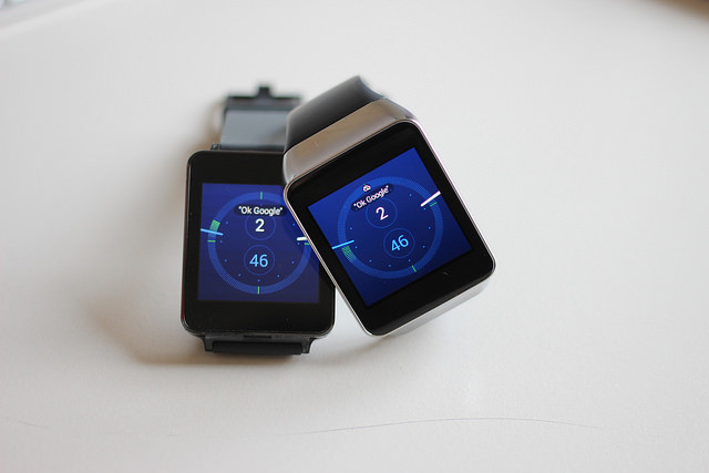 Android Wear Smartwatch: LG G Watch and Samsung Gear Live