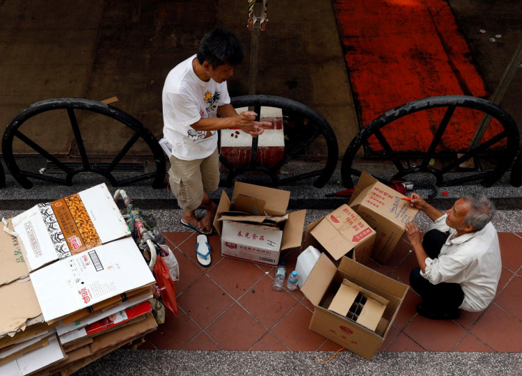 There are about 2,900 "cardboard grannies" in Hong Kong who continuously surge the streets to find cardboards and other useful wastes to earn a few dollars.