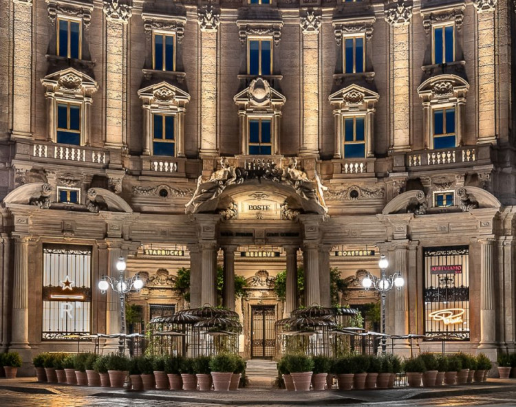 Palazzo della Poste on the Piazza Cordusio 