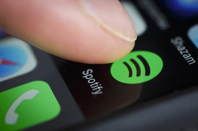How to use spotify to create a playlist