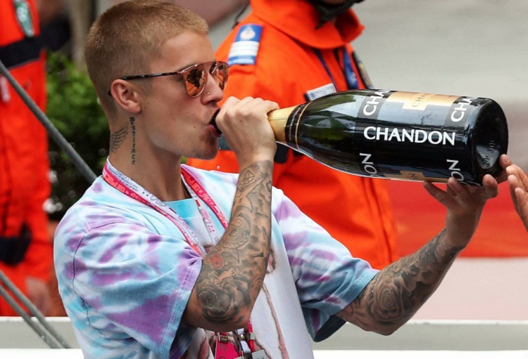 Stories About Justin Bieber Sparking Health Concerns After His 'Shaking' Video Emerged Are False