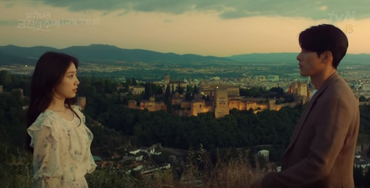 'Memories of the Alhambra' stars Park Shin Hye and Hyun Bin.