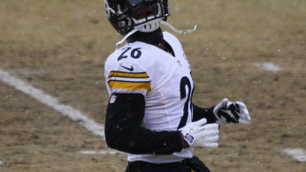 Pittsburgh Steelers player w:LeVeon Bell during warmups