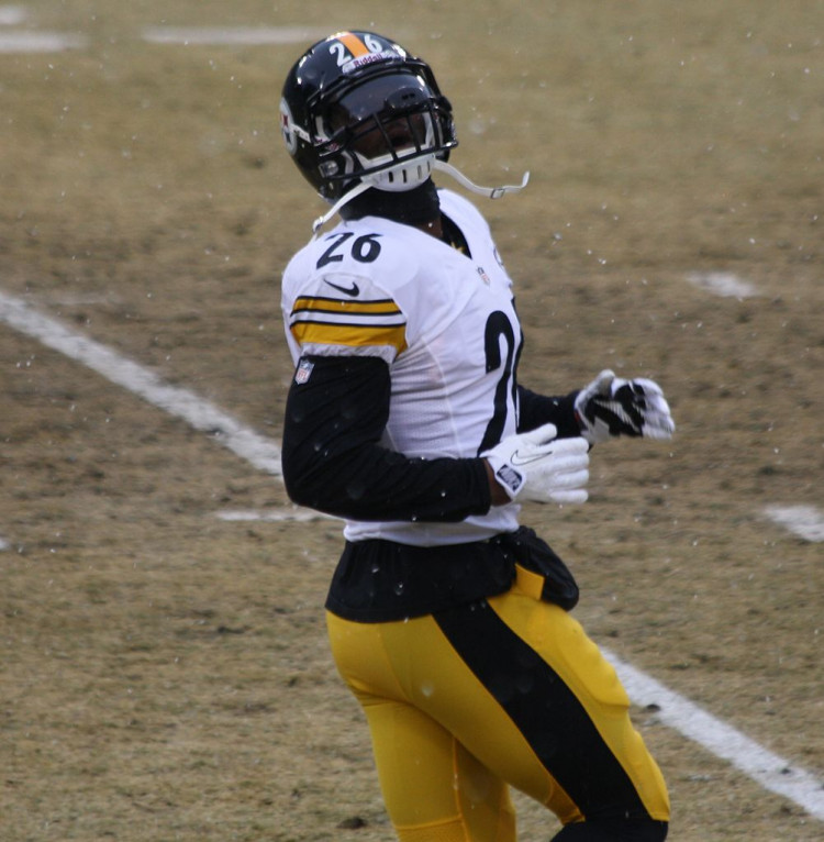 Pittsburgh Steelers player w:LeVeon Bell during warmups