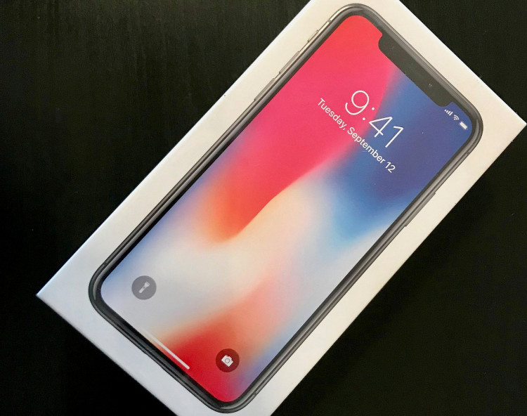 IPhone X packaging - front (4487)