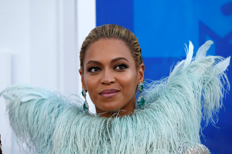 Beyoncé Continues To Slay On Stage, Jay Z’s Wife Still Sizzling Hot 