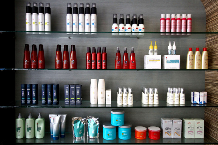 Some beauty enthusiasts say lotions are better than oil moisturizers, while others believe it is the other way around.