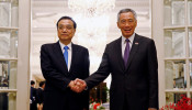 Chinese Premier Li Keqiang meets with Singapore's Prime Minister Lee Hsien Loong 