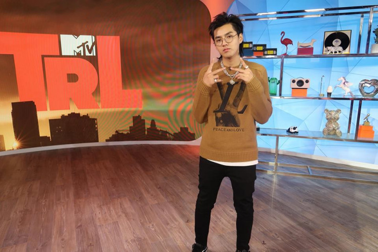 As the 28-year-old star now made in on Billboard's 200 Chart, it only proved that his Chinese fans would do everything to boost his new album's, "Antares," sales.