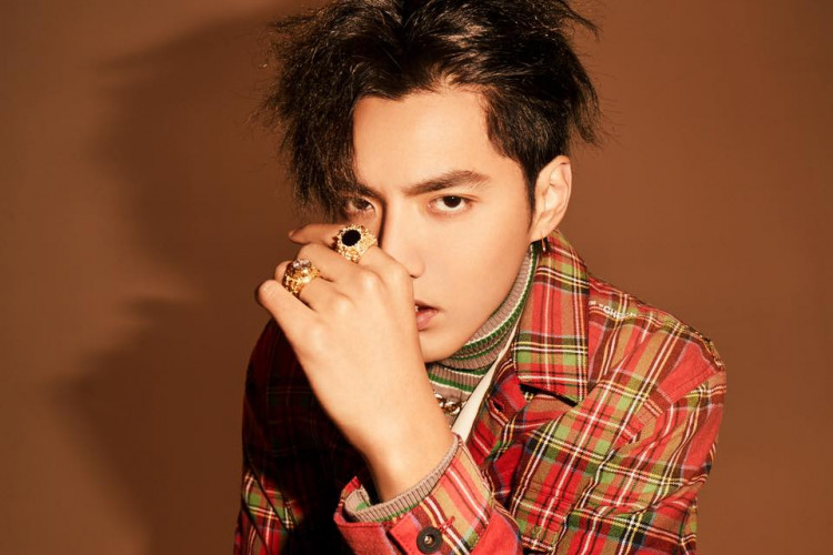 Kris Wu intentionally didn't translate 'Tian Di' into English to add a different touch to 'Antares.'