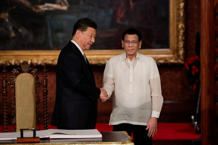China's President Xi Jinping and Philippine President Rodrigo Duterte 