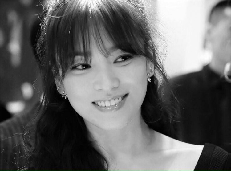 Song Hye Kyo talked about her new tvN drama opposite Park Bo Gum and even revealed her husband's, Song Joong Ki, reaction on her new show and life after marriage.