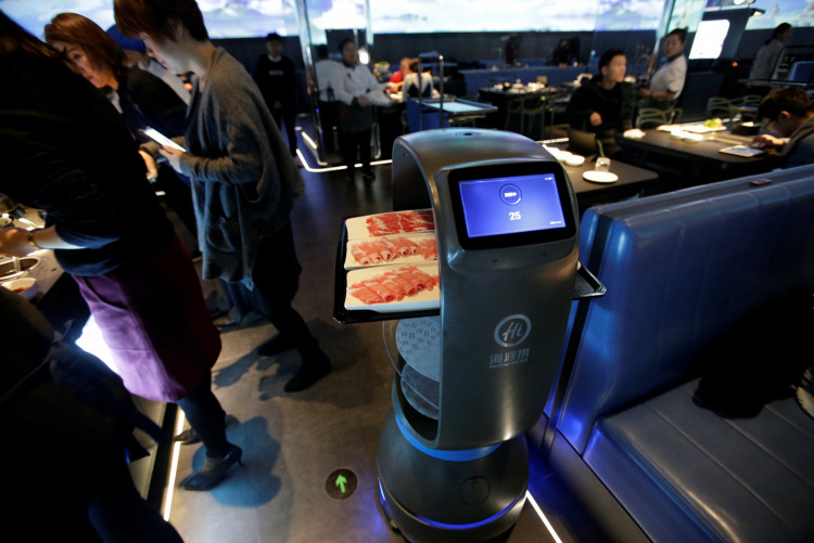 Haidilao's new artificial intelligence hotpot restaurant in Beijing
