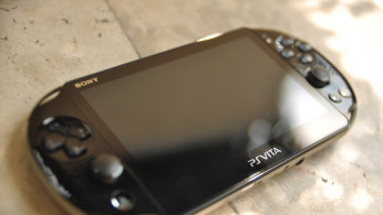 PS Vita Slim (khaki/black)